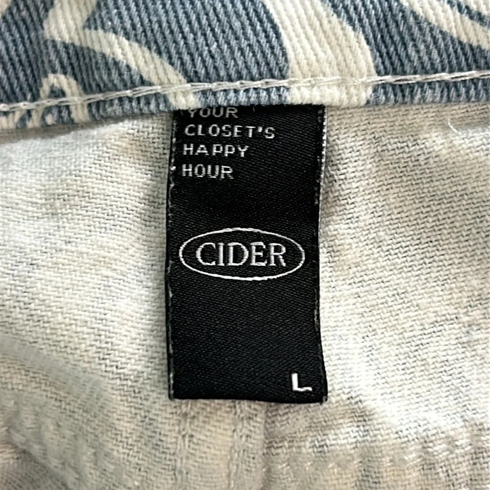 Cider blue swirl print jean shorts size Large